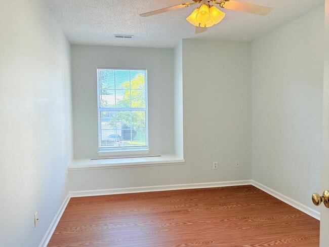 Building Photo - 110 Amelia Ct