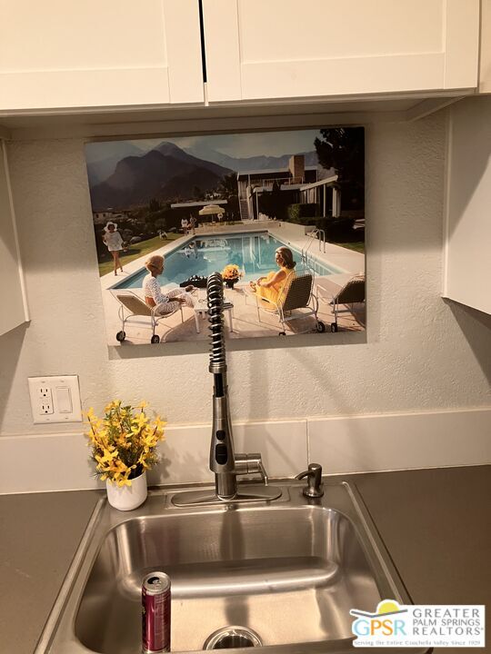 Building Photo - 2801 N Los Felices Rd