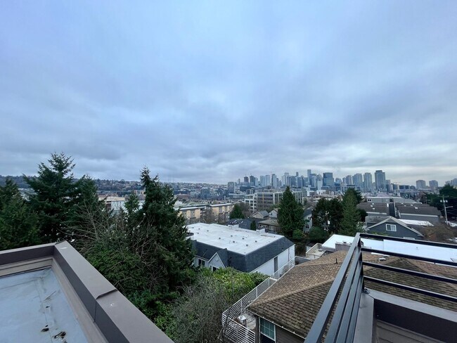Building Photo - 1312 6th Ave N
