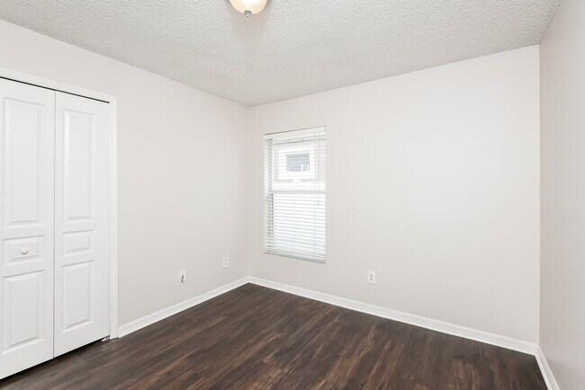 Building Photo - 1034 Cherry Valley Way