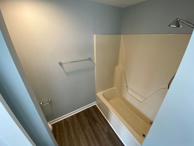 Building Photo - G TEAM - FOR LEASE - 3 BED, 2 BATH, 1200sq...