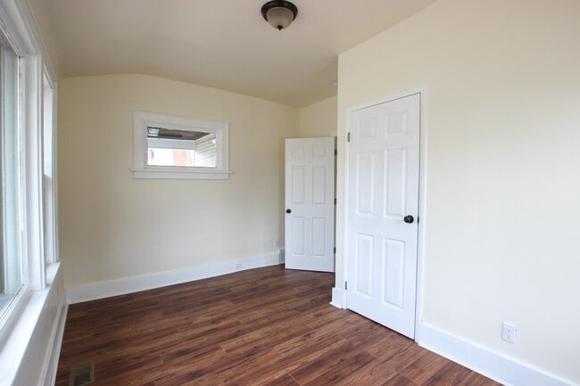 Building Photo - 1163 4th St