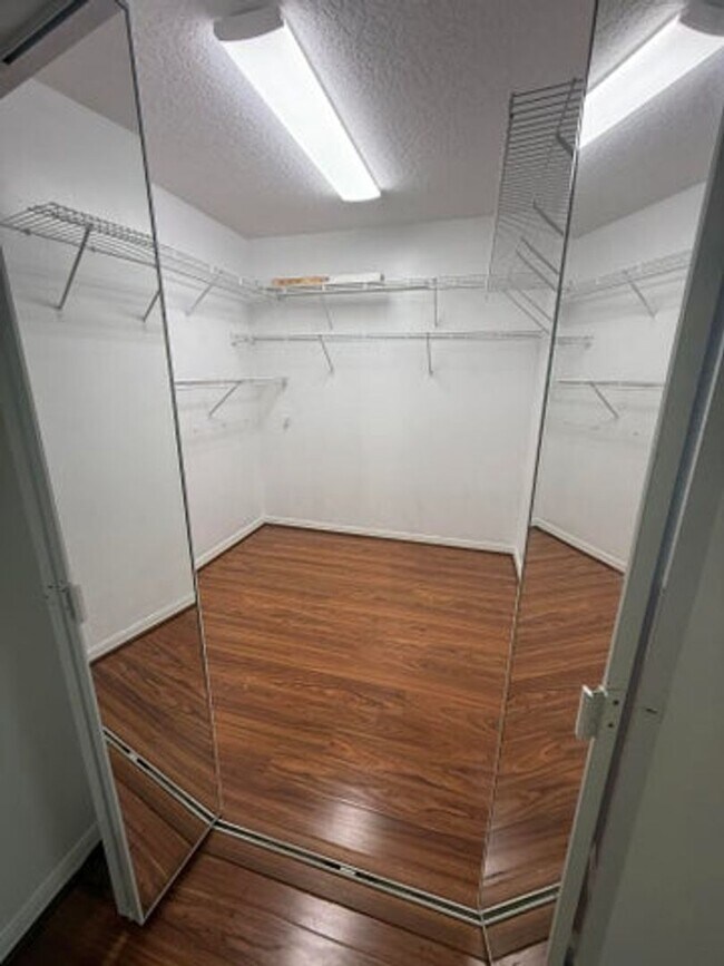Building Photo - 100 Cocoplum Cir