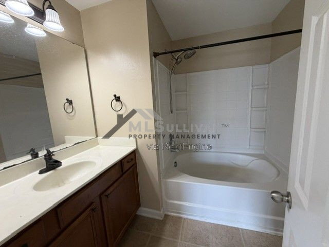 Building Photo - 100 Stratford Lakes Dr