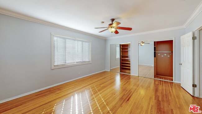 Building Photo - 432 S Doheny Dr