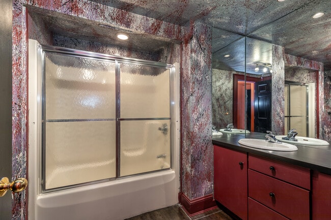 Building Photo - 411 Beach St