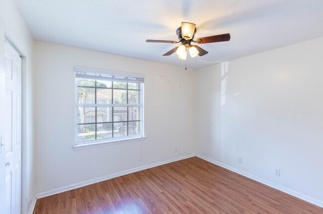 Building Photo - 6916 Crooked Fence Dr