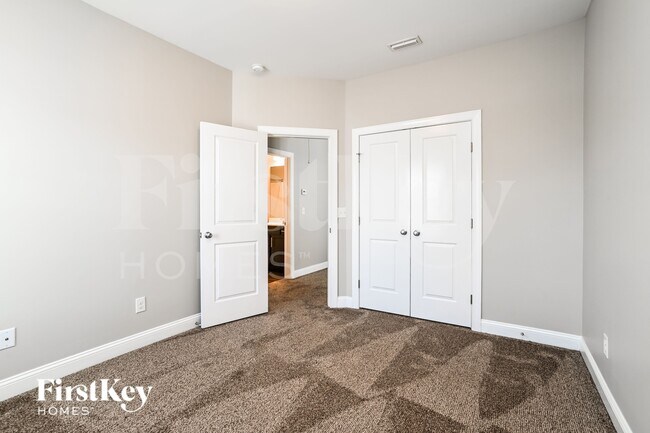 Building Photo - 8736 Aspinwall Dr