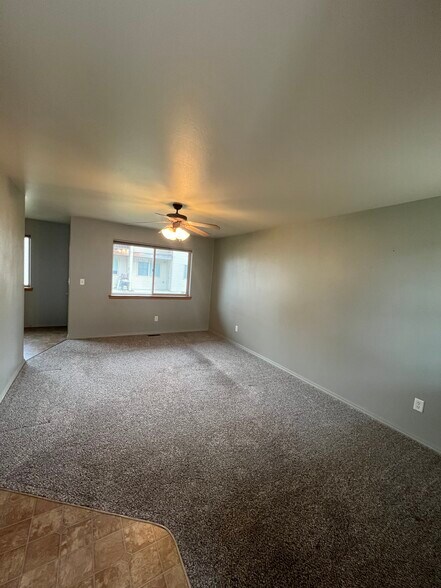 Building Photo - 803 E Riggs St