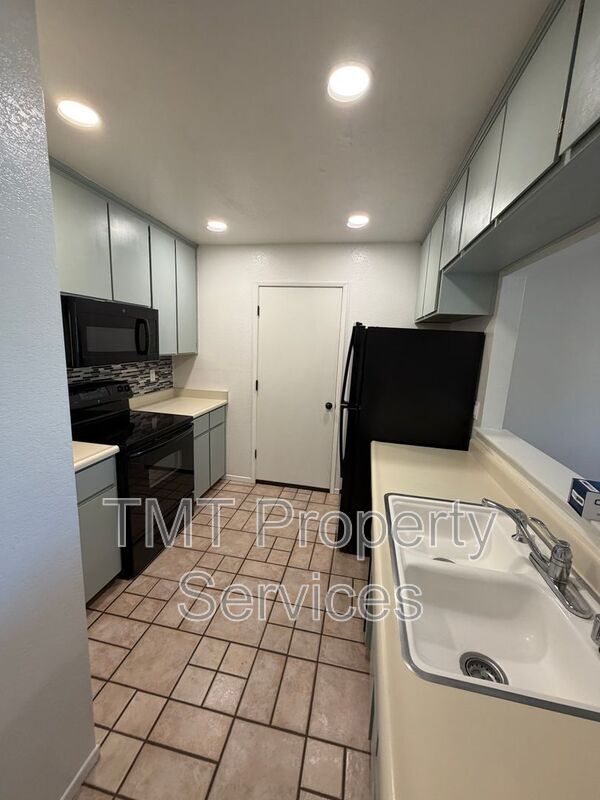 Building Photo - 7457 Windbridge Dr