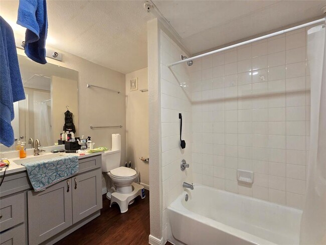 Building Photo - 2320 Gracy Farms Ln