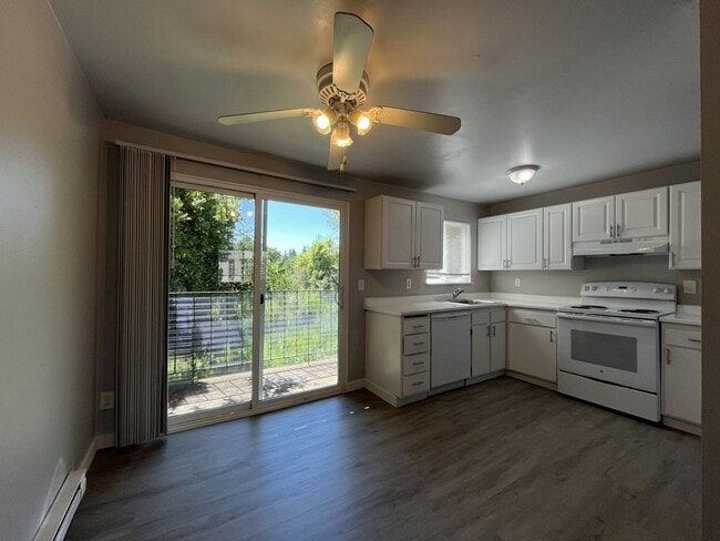 Building Photo - 8332 SW 21st Ave