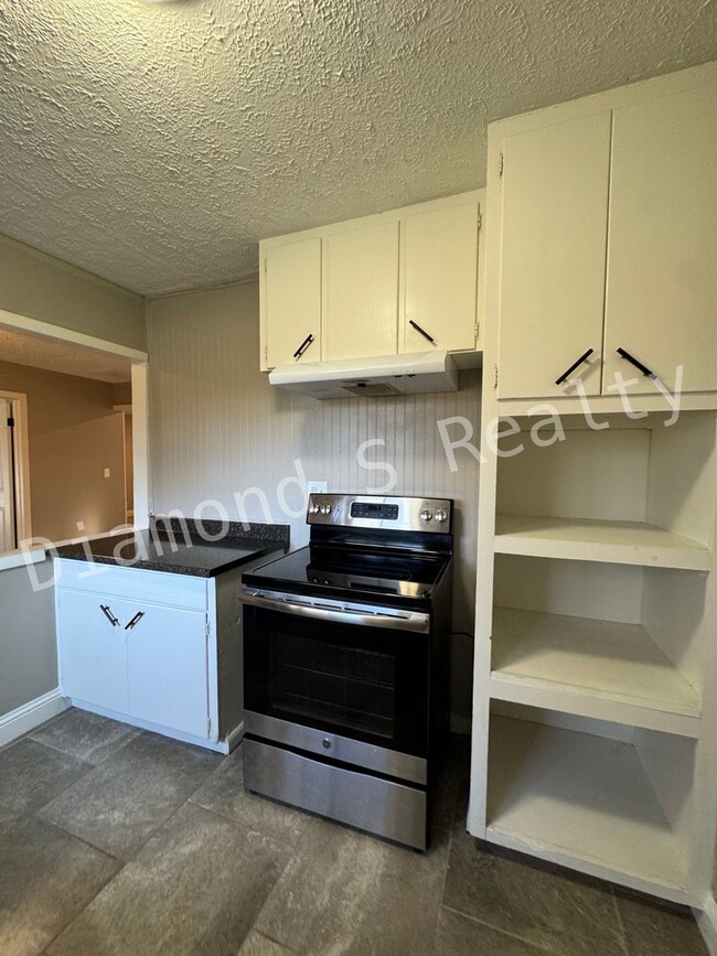 Building Photo - MOVE IN SPECIAL:  $200 OFF FIRST MONTHS' RENT