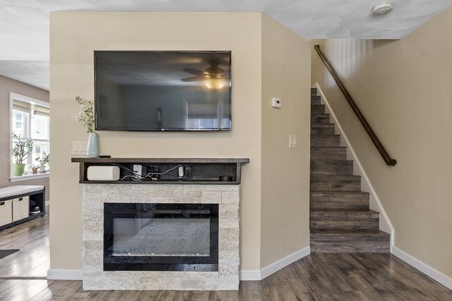 Building Photo - 4001 Pouliot Pl
