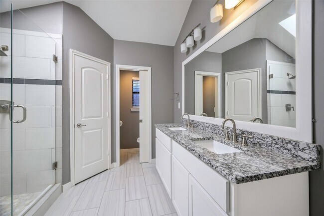 Building Photo - 2412 Ables Dr