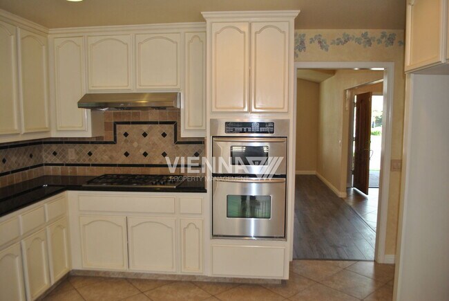 Building Photo - 5325 Thunder Ridge Cir