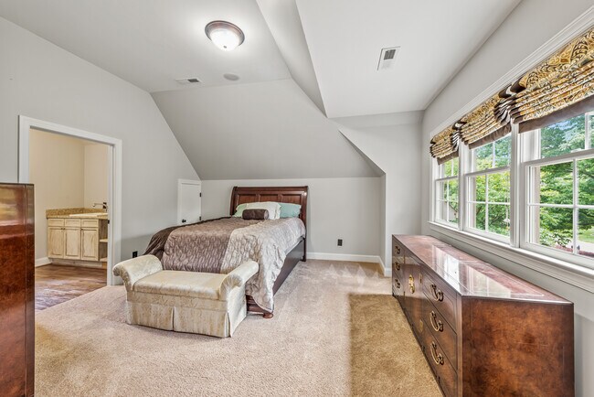 Building Photo - 405 Pondview Ct