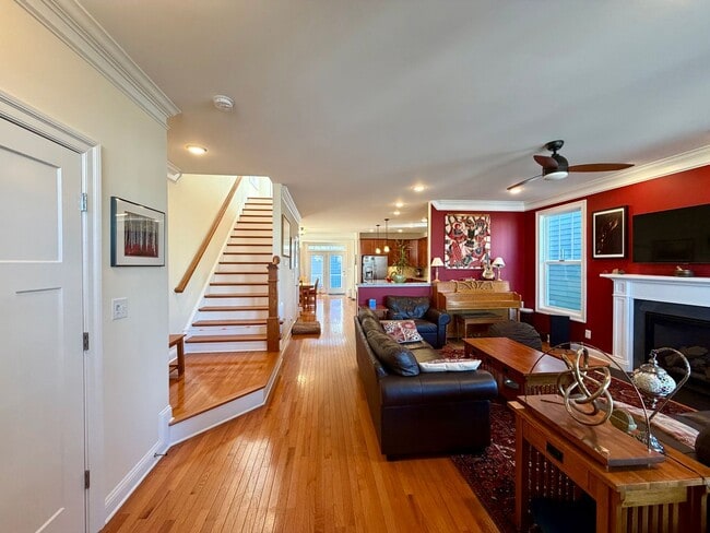 Building Photo - 1539 Barnett St