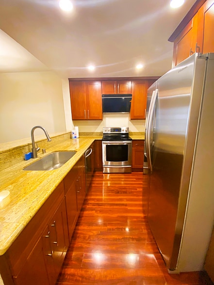 Building Photo - 7705 Chantilly Dr