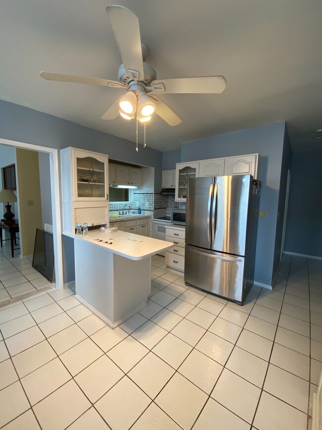 Building Photo - 5 Bed/3 Bath UC Rental Located on McMillan...