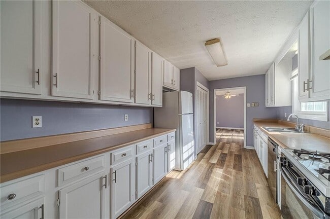 Building Photo - 3101 Brooks Dr