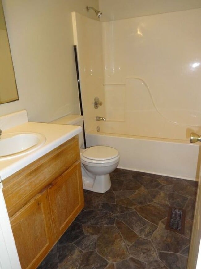 Building Photo - 935 Pedro Dr