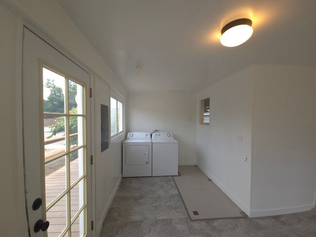 Building Photo - Home with character