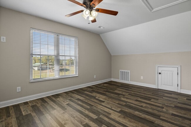 Building Photo - Greenback 37742 - 4 bedroom, 4.5 bath home - Contact Jeremy Logan (865) 307-2273