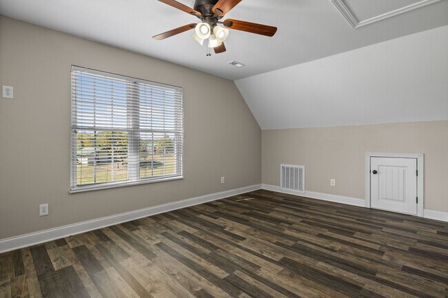 Building Photo - Greenback 37742 - 4 bedroom, 4.5 bath home...
