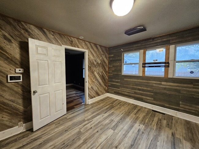 Building Photo - 4009 Oliver Ave