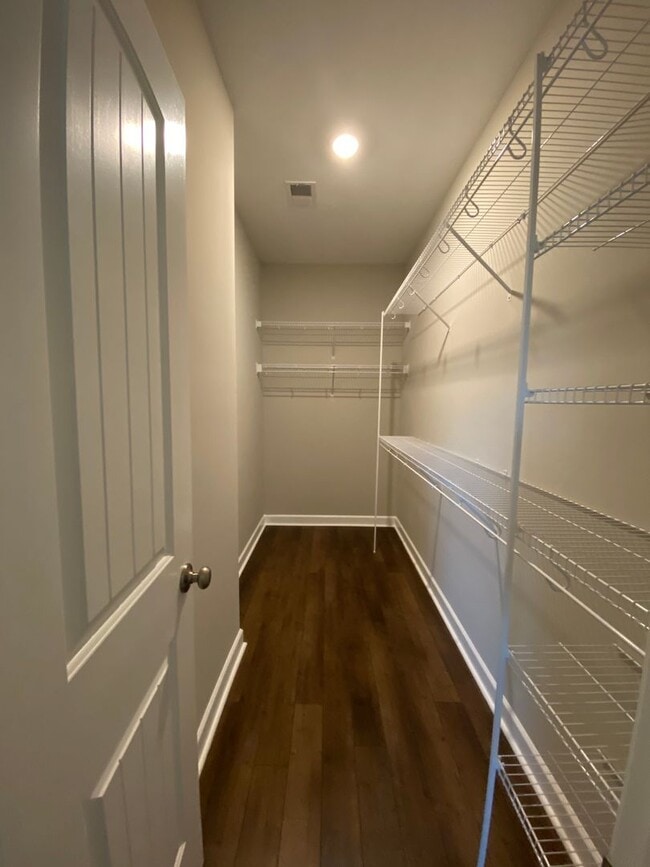 Building Photo - Brand New Build 5 Bed/3.5 Bath