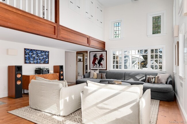 Building Photo - 291 Roaring Brook Rd