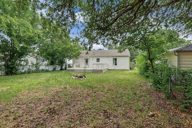 Building Photo - Charming 3-Bedroom Home in Sherman Available NOW!