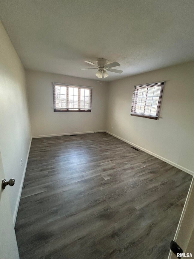 Building Photo - 2 Sundowner Ln