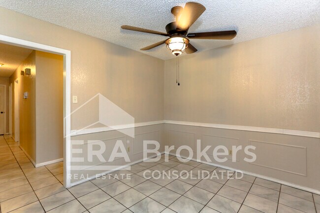Building Photo - 1712 Sherman Dr