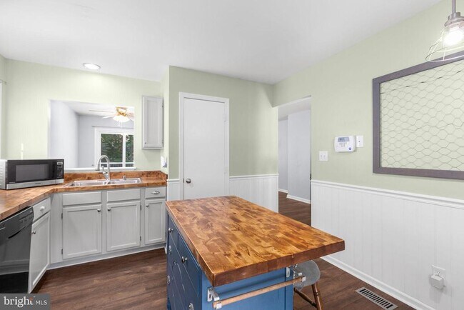 Building Photo - 10704 Cobblestone Dr