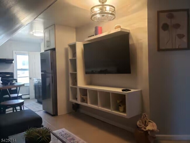 Building Photo - 187 Milford Ave