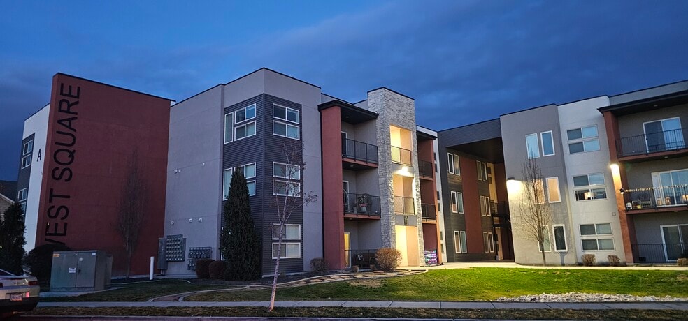 Building Photo - 875 S Depot St