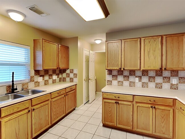 Building Photo - 11831 Brantley Haven Dr