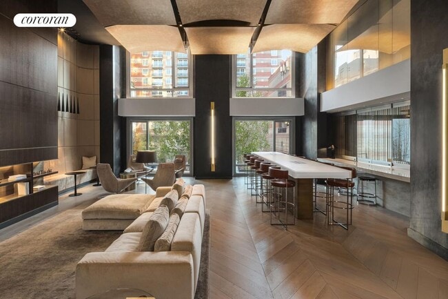 Building Photo - 555 W 43rd St