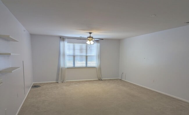 Building Photo - 920 Southmoor Dr