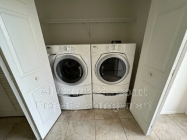 Building Photo - 960 Starkey Rd