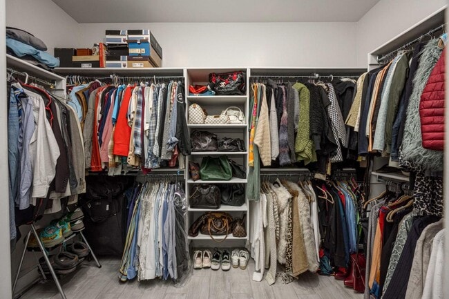 Building Photo - 3865 Jericho St