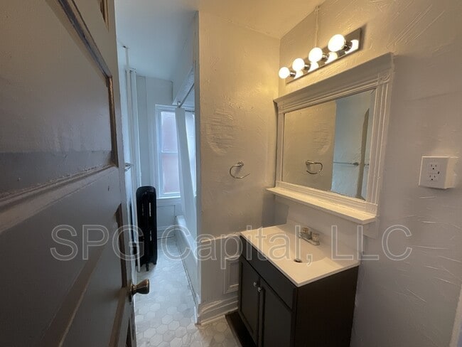 Building Photo - 901 W King St