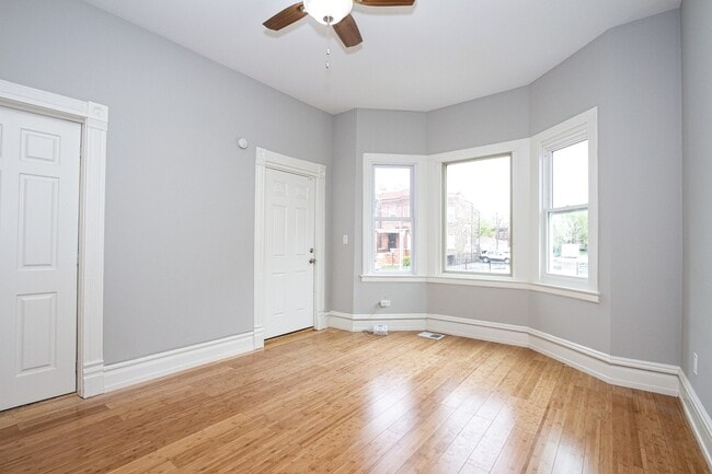 Building Photo - 7132 S Ellis Ave