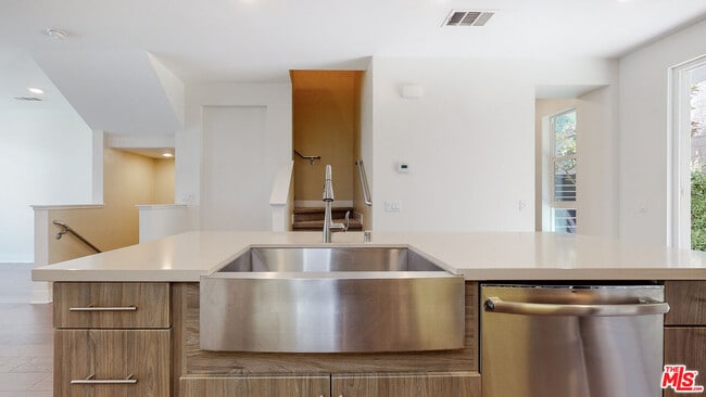 Building Photo - 6752 Gill Way