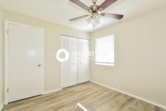 Building Photo - 3 Bedroom Pet-Friendly Home in Apopka, FL with Main Street Renewal