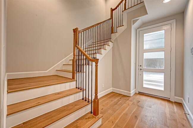 Building Photo - 2234 Lou Ellen Ln