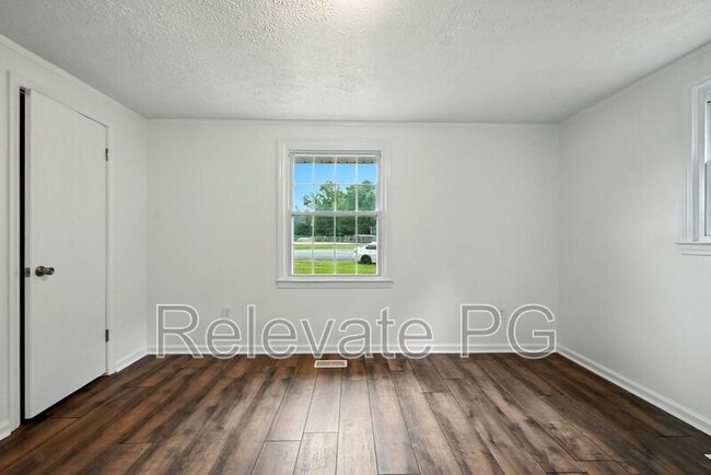Building Photo - 6432 Maple Rd