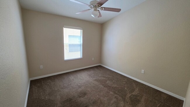 Building Photo - 4900 NE 123rd Ln